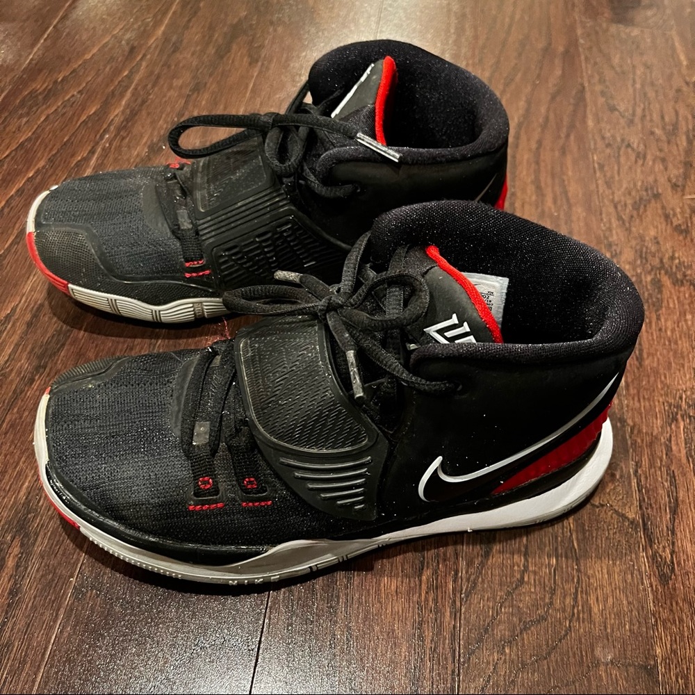 Kids basketball shoes